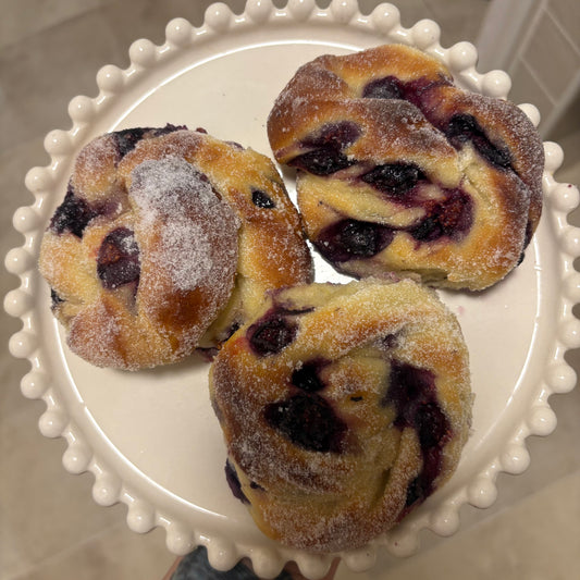Sugared blueberry buns